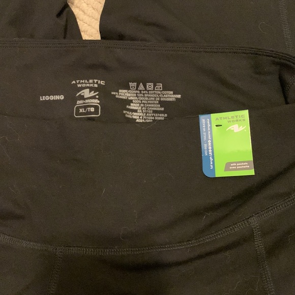 Athletic Works new black full length leggings with side pockets - Picture 5 of 5